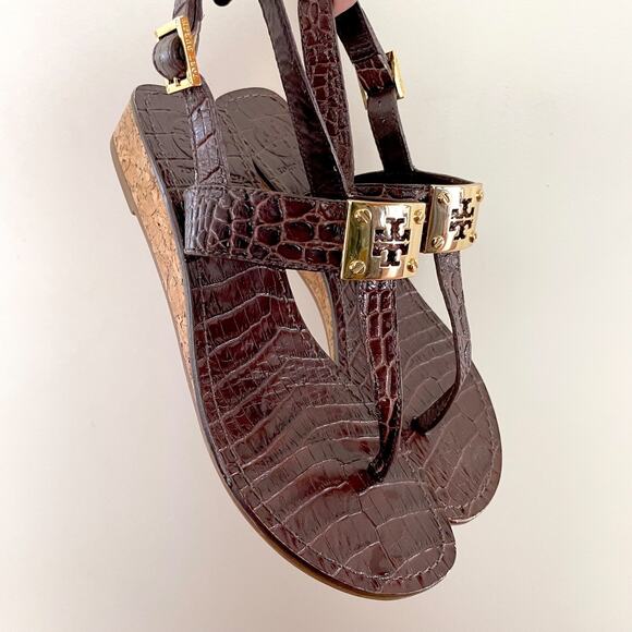 Tory Burch Brown Croc Leather Gold Logo Boho Preppy Sandals Wedge Heel Size 7 - Picture 1 of 9